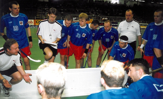 MS 1998: Jaroslav Marks, Luděk Beneš, Martin Eriksson, Martin Sedláček, Karel Pekař, Petr harapát, Radek Jonáš, Michal Rohel, Mats Johansson, Daniel Folta, Ctibor Pechlát. Foto: Český florbal