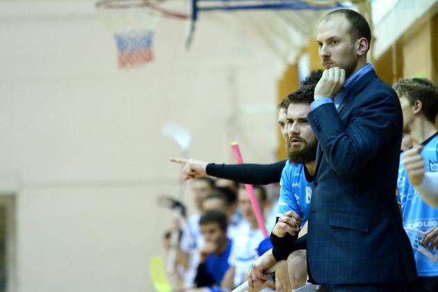 Kouč Jan Pazdera může být s rychlým postupem svého týmu spokojen. Foto: Florbal Mladá Boleslav.
