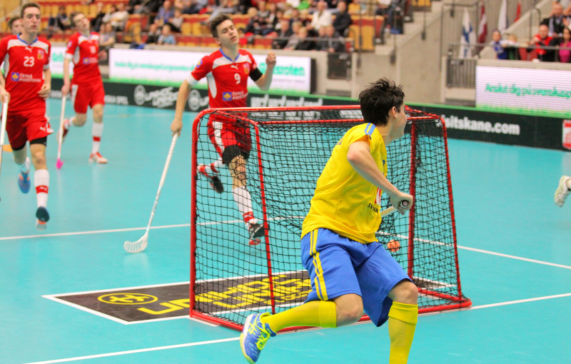 Danny Estrella Naslund právě poslal míček do prázdné branky. Foto: IFF Flickr - Calle Ström.