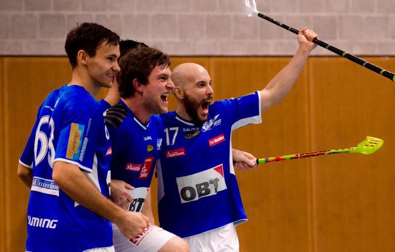 Euforie v Klotenu a Milan Garčar. Foto: facebook/unihockey-photos.ch