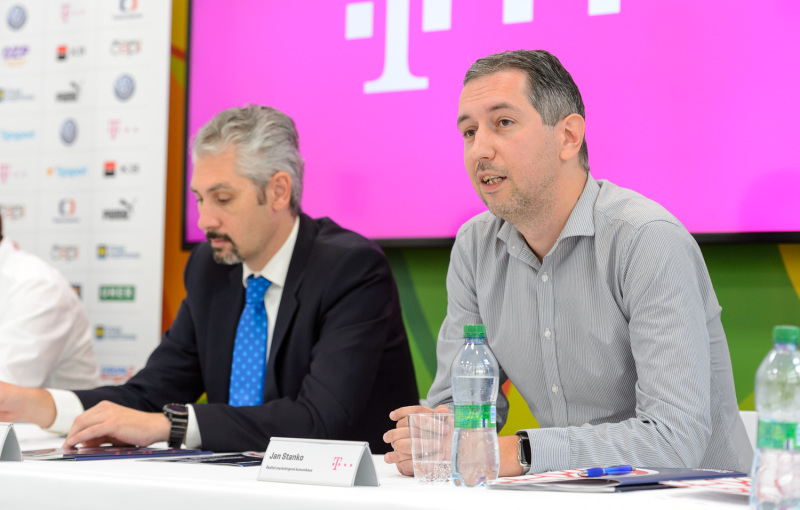 Prezident Českého florbalu Filip Šuman (vpravo) a Jan Stanko, ředitel marketingové komunikace T-Mobile. Foto: Český florbal