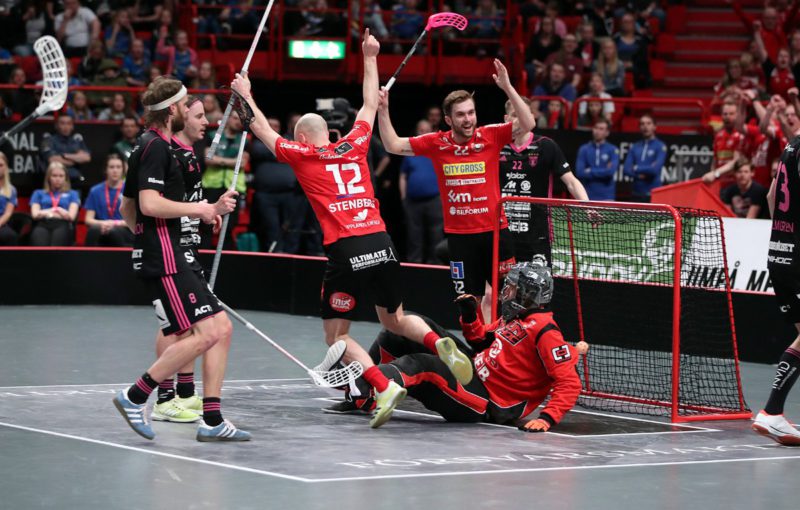 Hráči Storvrety právě skórují v superfinále. Foto: Per Wiklund