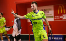 Adam Delong pomohl k první semifinálové výhře Vítkovic třemi body. Foto: ACEMA Sparta Praha, Český florbal