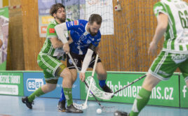 Martin Koutný v obležení Tomáše Kuncmana. Foto: Šimon Jiráček, FbŠ Bohemians