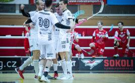 Black Angels dokázali zvítězit, i když prohrávali na hřišti Pardubic už 0:6. Foto: Sokoli Pardubice, Český florbal