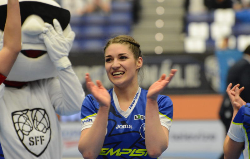 Jana Trošková má po úspěšném superfinále další důvod k úsměvu. Foto: Florbal Vítkovice