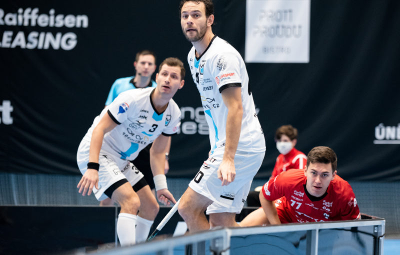 Daniel Šebek a Jiří Curney mohli po duelu s Tatranem slavit zisk tří bodů. Foto: Tatran Teka Střešovice, Český florbal