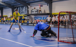 Brankář Jakub Levínský čelil v nájezdech hráčům ostravského FBC a Liberci vychytal výhru. Foto: FBC ČPP Ostrava