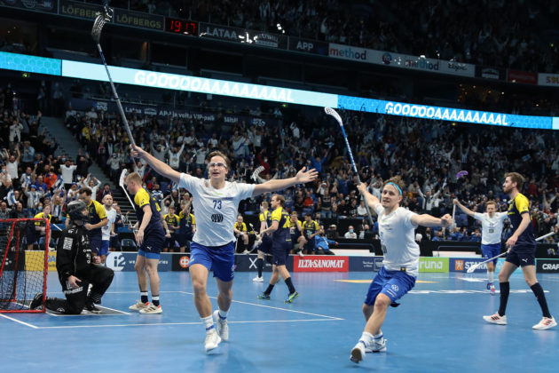 Justus Kainulainen a Peter Kotilainen slaví branku do sítě Švédska. Foto: Juha Käenmäki