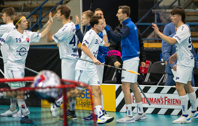 Po výhře nad Estonskem si slovenští hráči dokráčeli pro sedmou příčku na MS. Foto: Ari Arola