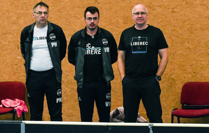 Vojtěch Rondoš (uprostřed) věří ve světlé zítřky libereckého florbalu. Foto: Jaroslav Appletauer, FBC Liberec