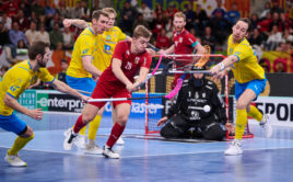 Filip Langer musel ve finále mistrovství světa skousnout porážku 3:9 se Švédskem. Foto: Barbora Reichová, Český florbal