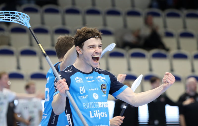 Filip Forman se raduje z úspěchu svého týmu. Foto: FBC Kalmarsund