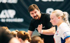 Radek Řehák povede Olomouc ve finále ženské elity. Foto. Floorball in Prague