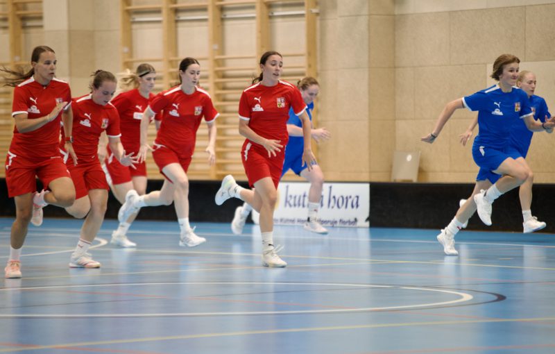 Reprezentace žen se představí v Karlových Varech. Foto: Český florbal