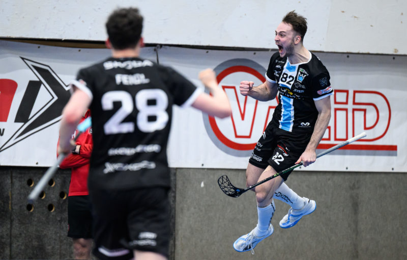 Radost Adama Hemerky v prvním semifinále. Foto: Florbal MB