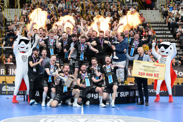 Vítězové Livesport Superligy pro ročník 2024/2025. Foto: Martin Flousek, Český florbal