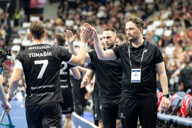 Boleslavský kapitán Milan Tomašík a trenér Joonas Naava. Foto: Jiří Uchytil, Český florbal