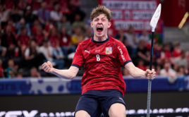 Tříbodový Adam Bureš popostrčil český tým do finále MS juniorů. Foto: Matyáš Klápa, Český florbal