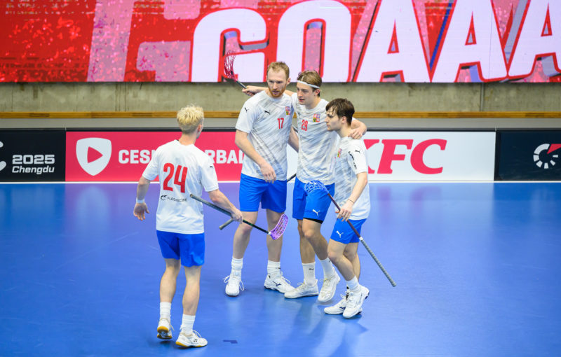 Česká reprezentace slaví výhru nad Švédskem. Foto: Martin Flousek, Český florbal