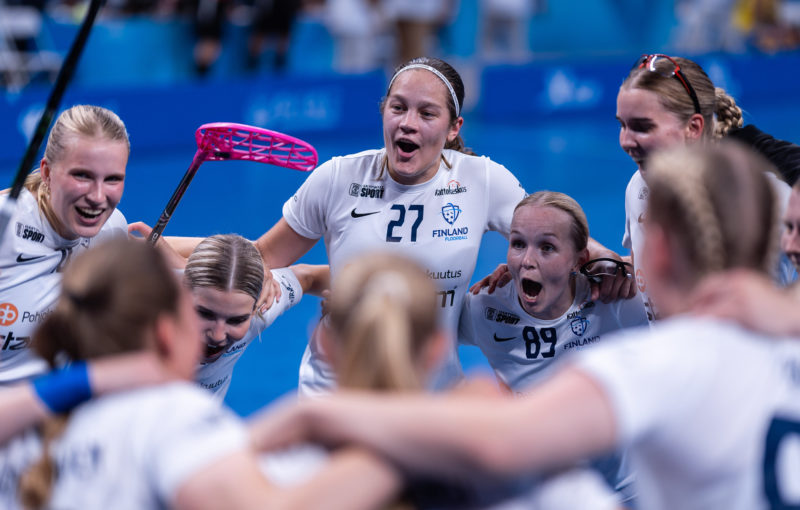 Finky slaví historický triumf. Foto: IFF