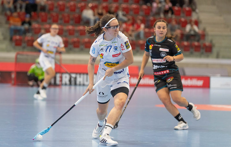 Lucie Řezáčová slaví prvenství v Supercupu. Foto: Swiss Unihockey