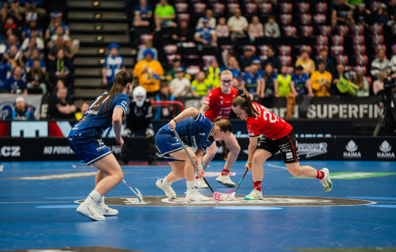 Duel Vítkovic s Tatranem je šlágrem 1. kola. Foto: Český florbal