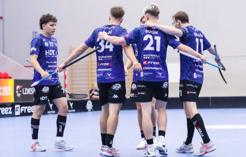 Úspěšná superligová premiéra nově spojeného týmu Florbal Vary Bohemians. Foto: Ateliér Chromcovi