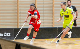 Souboj mezi Vendulou Beránkovou z Vítkovic a kapitánkou Dobrušky Vanessou Bašovou. Foto: FBC Dobruška