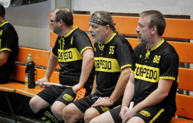 Otakar Gill hraje florbal ve svých 68 letech Foto: Torpedo Havířov