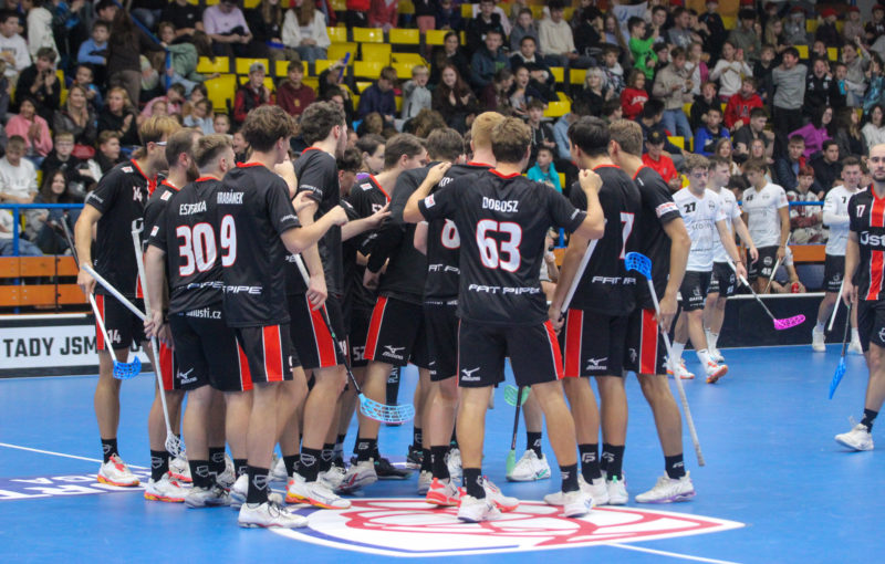 Hráčí Ústí po vstřelené brance. Foto: Florbal Ústí