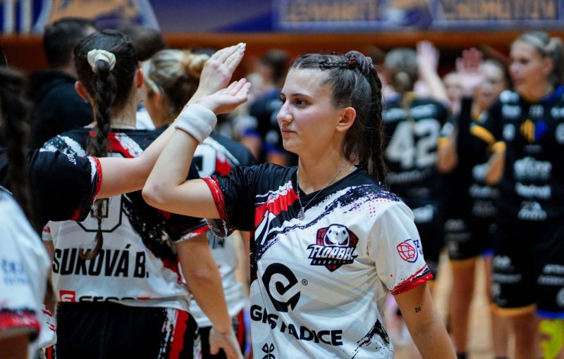 Opora Chomutova Adriana Hýsková. Foto: Florbal Chomutov