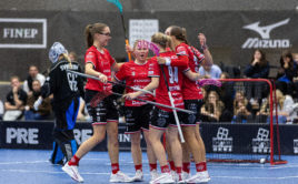 Radost hráček Tatranu v duelu na Chodově. Foto: Matěj Pašek, Florbal Chodov