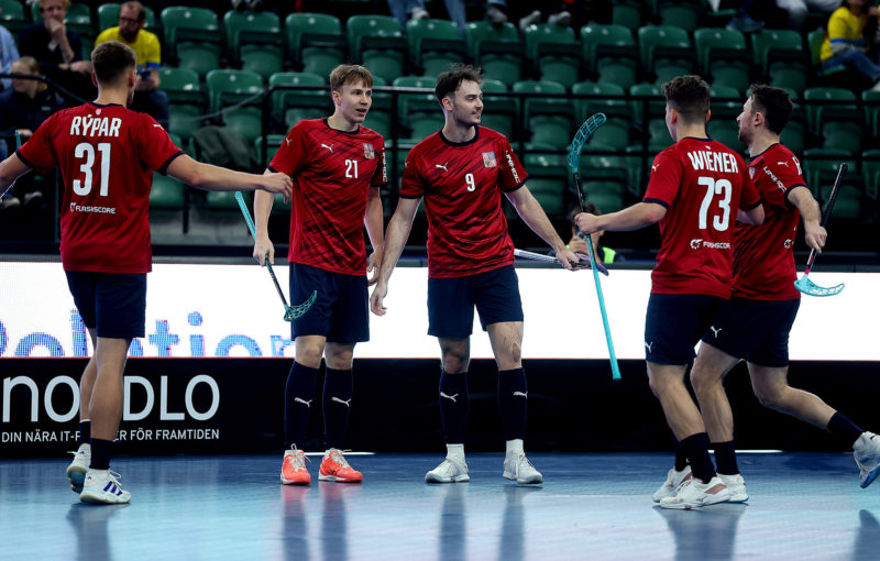 Češi se raduji z branky. Foto: Per Wiklund, Svensk Innebandy