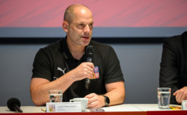 Trenér ženské reprezentace Lukáš Procházka na nominační tiskové konferenci. Foto: Martin Flousek, Český florbal