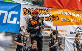 Martin Czeczinkar na lavičce žen Bulldogs Brno. Foto: Tobiáš Řeha, Bulldogs Brno