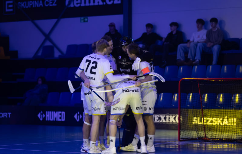 Hráči Ostravy před začátkem utkání. Foto: FBC ČPP Bystroň Group Ostrava