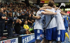 Radost Finů v duelu se Švédskem. Foto: Mika Hilska, Salibandyliiga